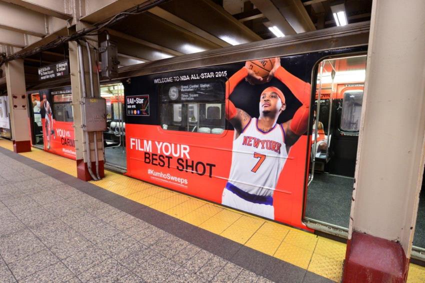 Компания запустила необычную рекламную кампанию в метро